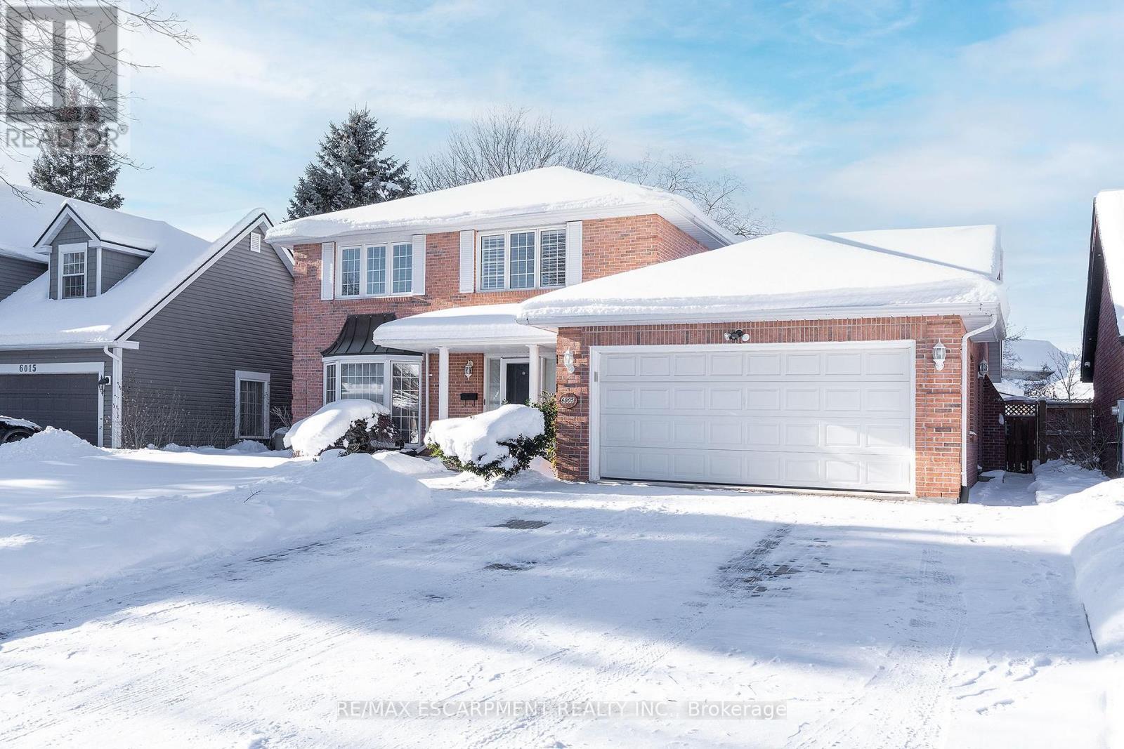 6005 Mountaingate Drive, Niagara Falls, ON - Outdoor With Facade