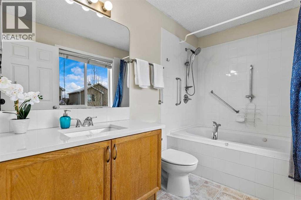176 Cougar Ridge Circle Sw, Calgary, AB - Indoor Photo Showing Bathroom