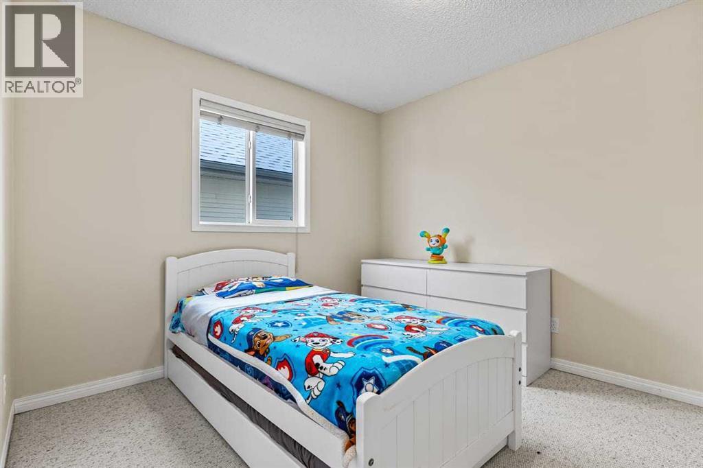 176 Cougar Ridge Circle Sw, Calgary, AB - Indoor Photo Showing Bedroom