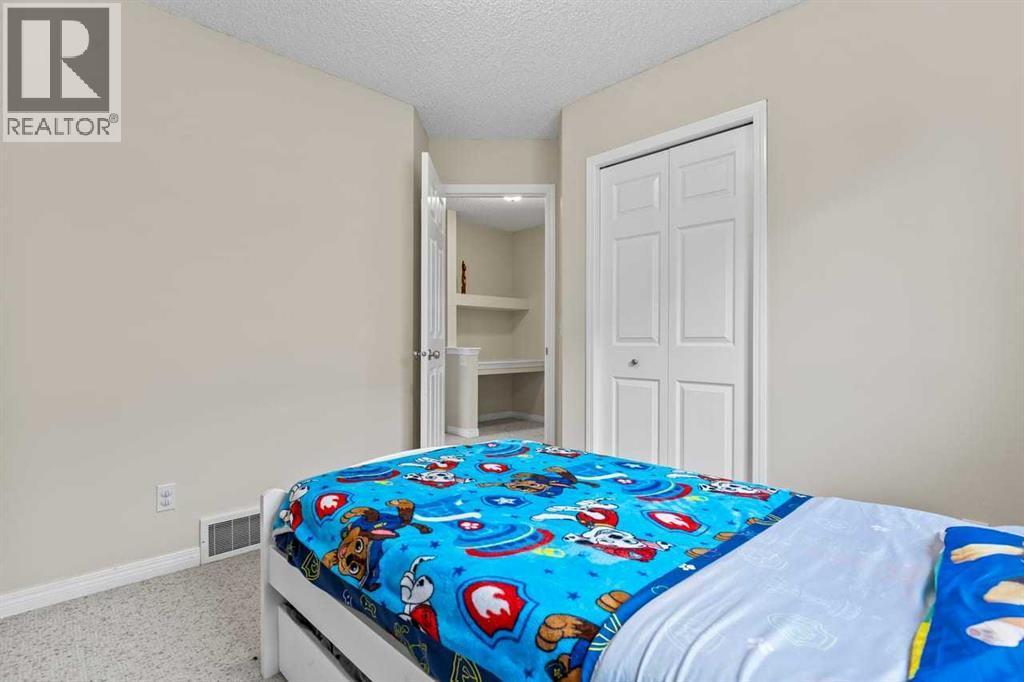176 Cougar Ridge Circle Sw, Calgary, AB - Indoor Photo Showing Bedroom
