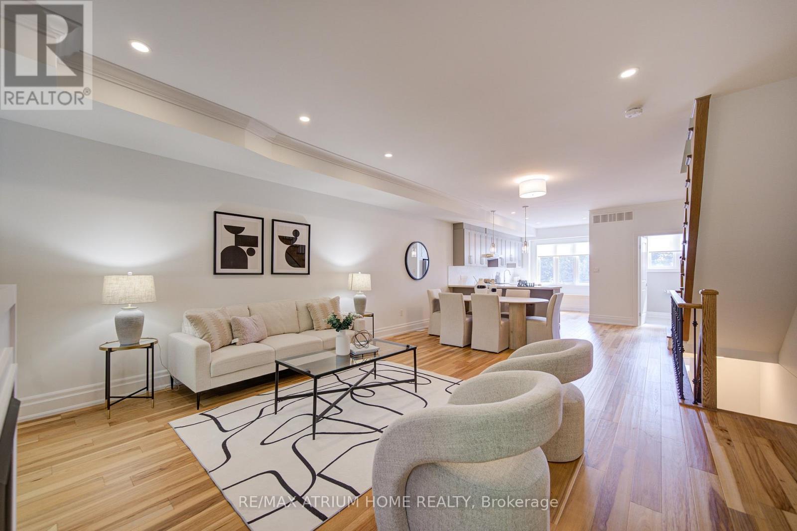 2 - 111 Wilson Street E, Hamilton, ON - Indoor Photo Showing Living Room