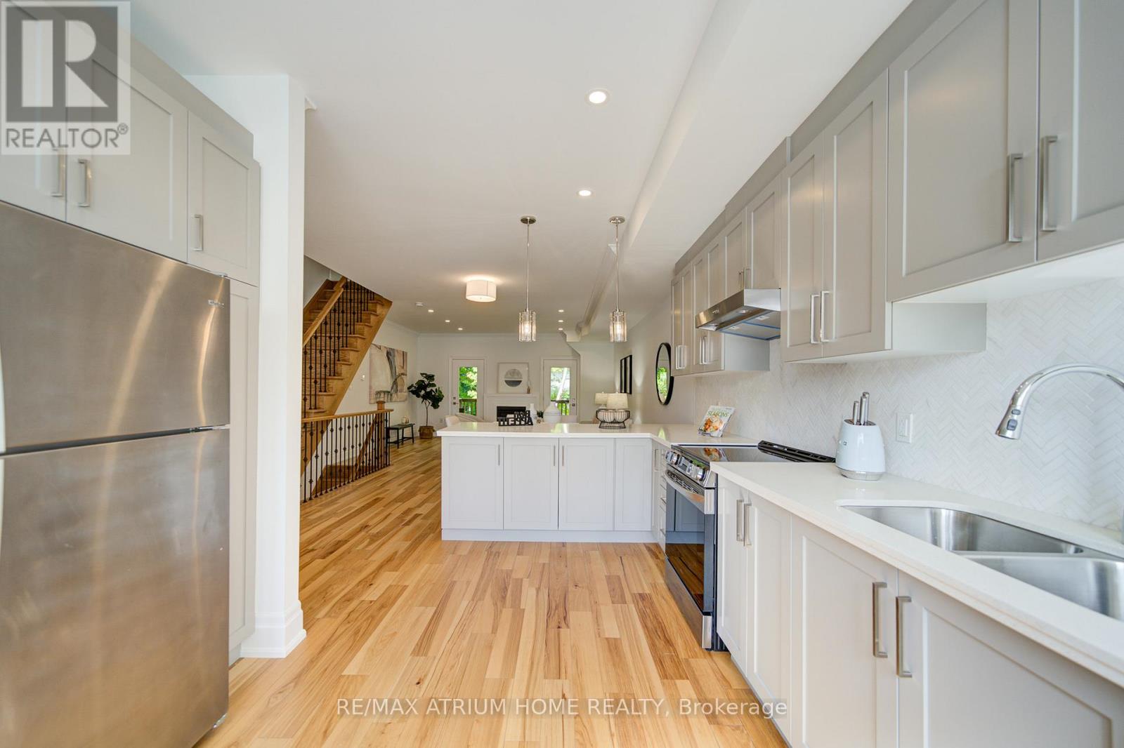2 - 111 Wilson Street E, Hamilton, ON - Indoor Photo Showing Kitchen With Double Sink With Upgraded Kitchen