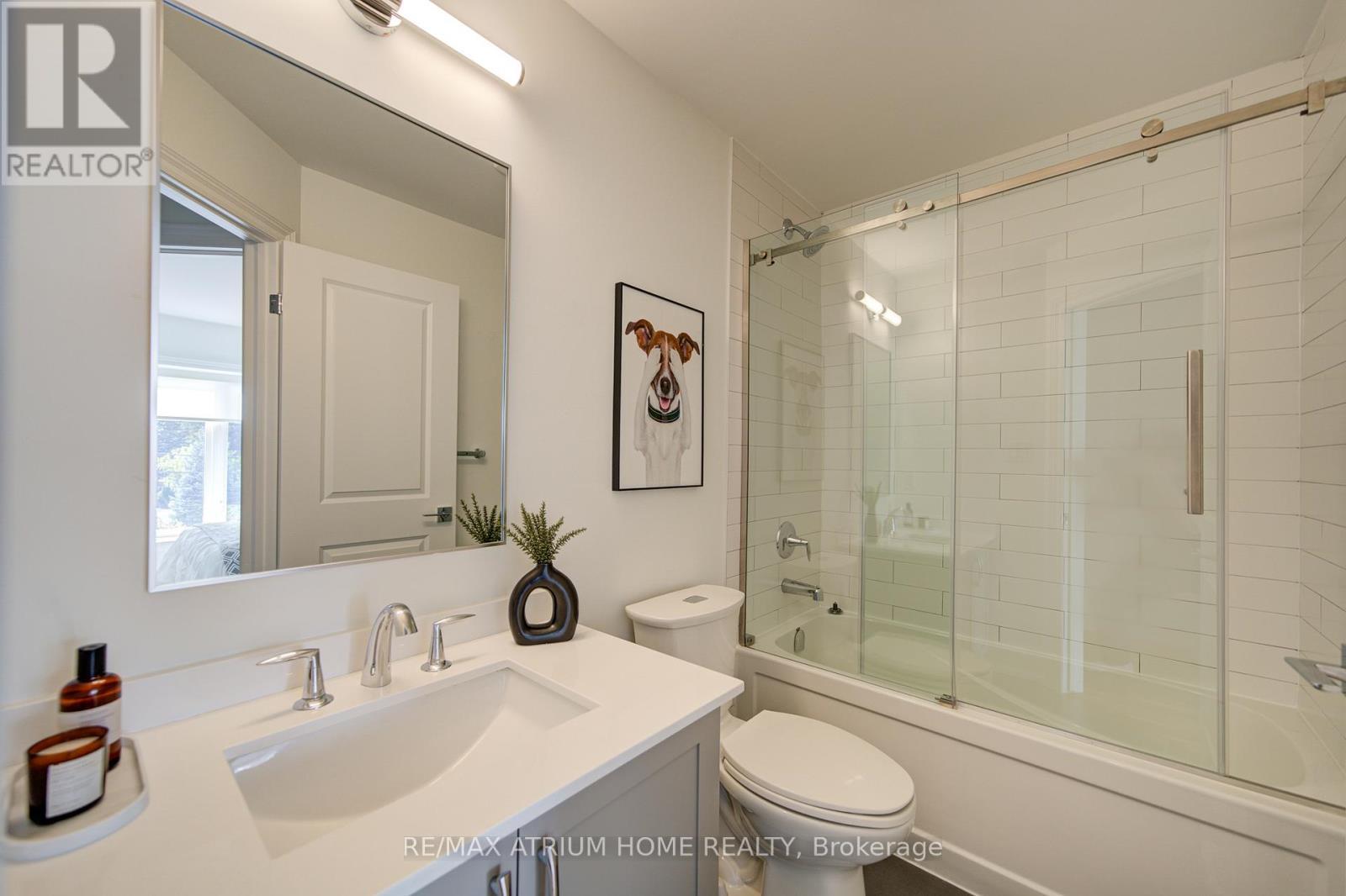 2 - 111 Wilson Street E, Hamilton, ON - Indoor Photo Showing Bathroom