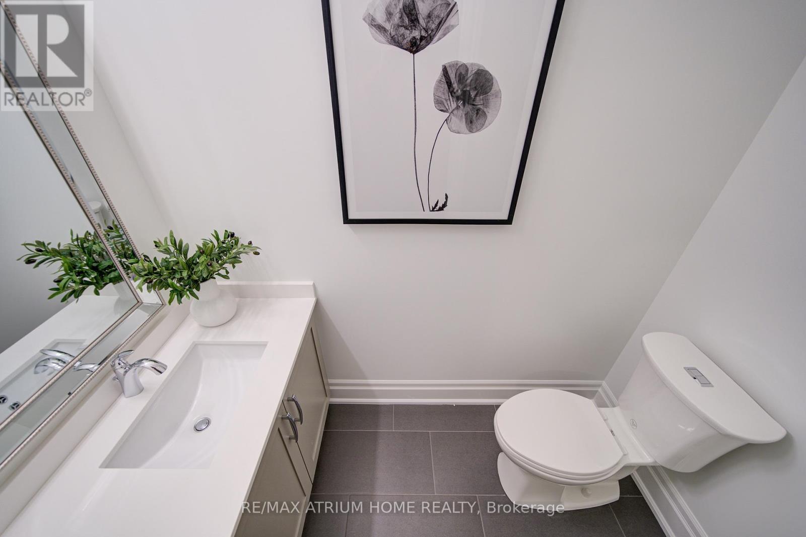 2 - 111 Wilson Street E, Hamilton, ON - Indoor Photo Showing Bathroom