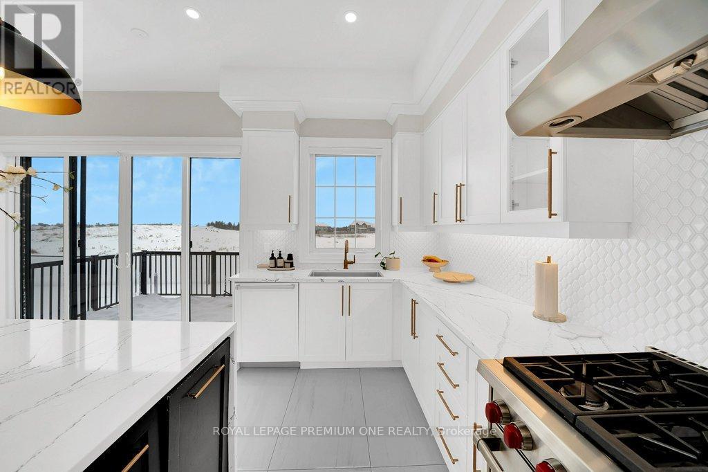 104 Greville Street, Vaughan, ON - Indoor Photo Showing Kitchen