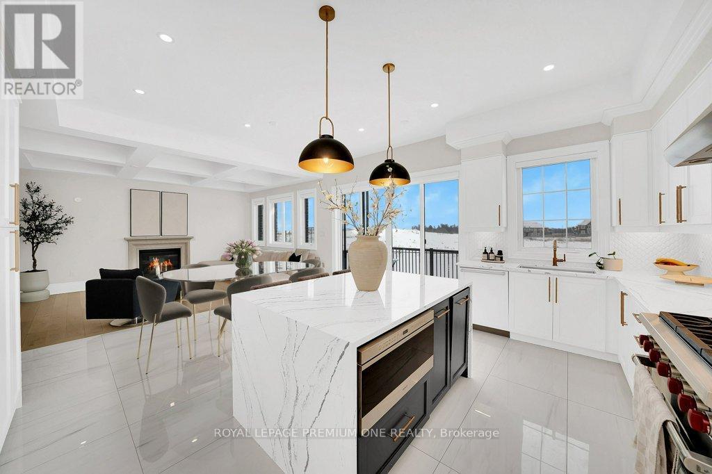 104 Greville Street, Vaughan, ON - Indoor Photo Showing Kitchen With Upgraded Kitchen