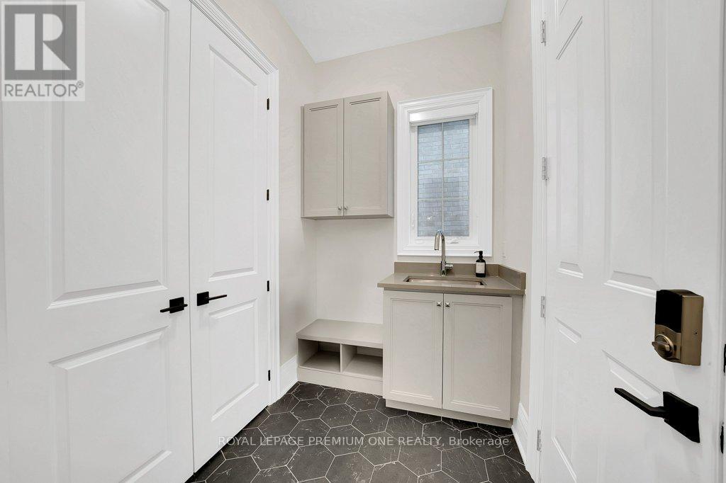 104 Greville Street, Vaughan, ON - Indoor Photo Showing Other Room