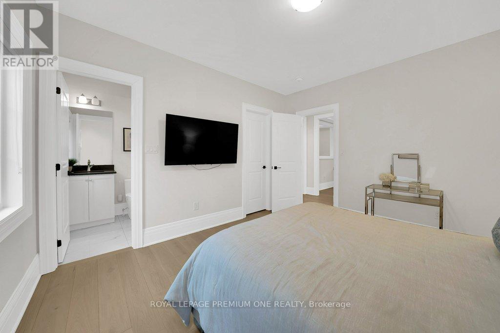 104 Greville Street, Vaughan, ON - Indoor Photo Showing Bedroom