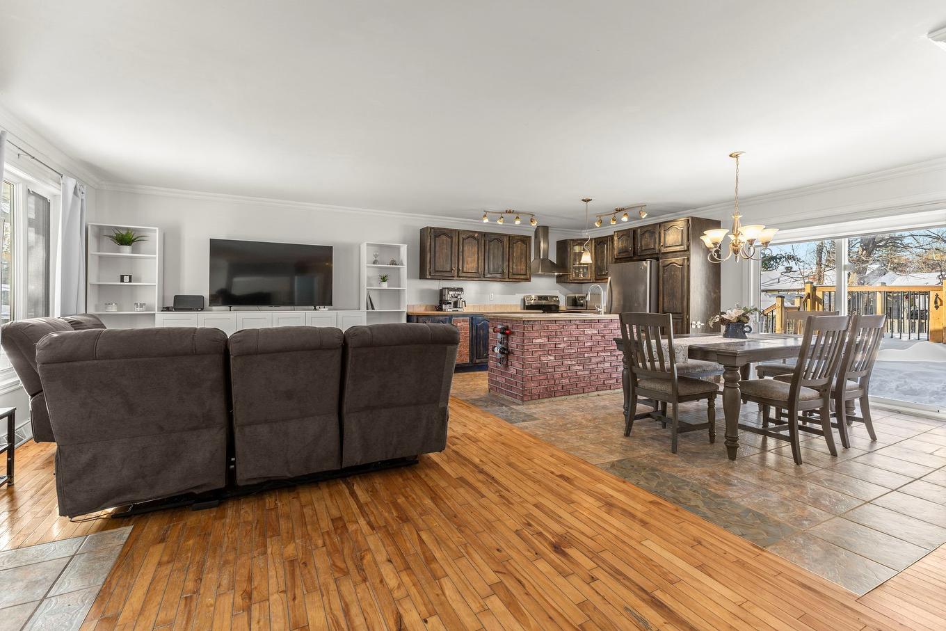 Overall view - 225 Boul. De L'Île, Pincourt, QC - Indoor Photo Showing Living Room