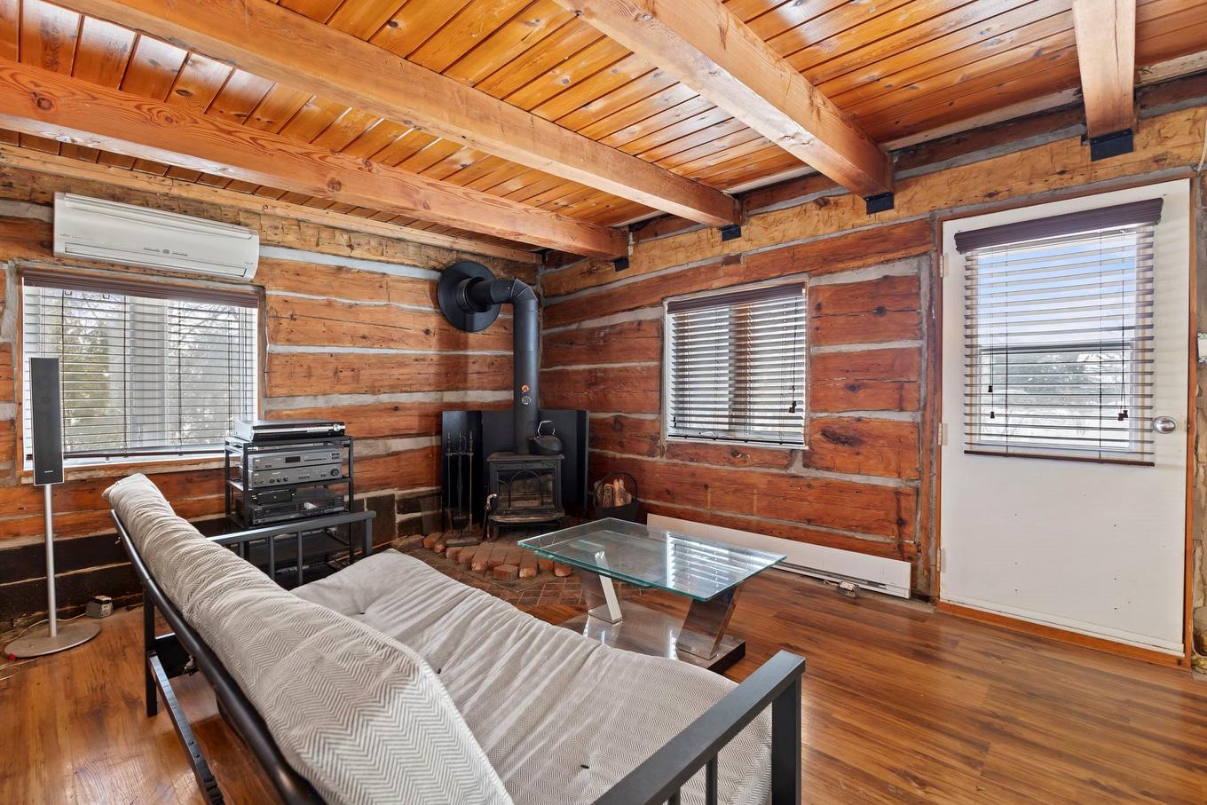 Living room - 285 Route 201, Coteau-Du-Lac, QC - Indoor With Fireplace