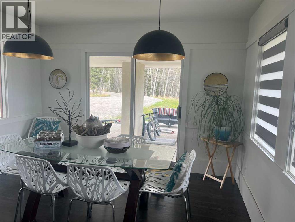 31 Williams Place, Bragg Creek, AB - Indoor Photo Showing Dining Room
