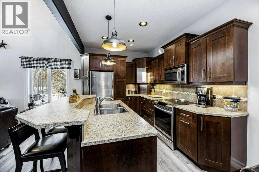 462054 11 Range Road Range, Westerose, AB - Indoor Photo Showing Kitchen With Double Sink With Upgraded Kitchen