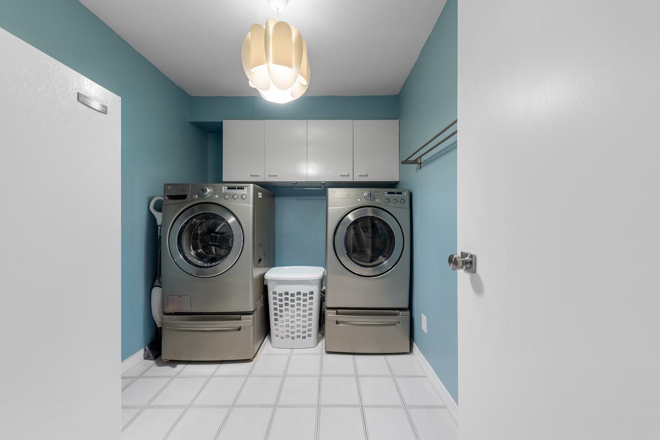 Laundry room - 686 Rue Marie-Derome, Saint-Jean-Sur-Richelieu, QC - Indoor Photo Showing Laundry Room