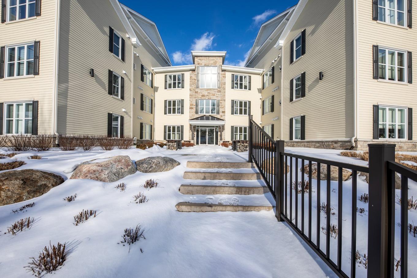 Façade - 201-180 34E Rue O., Venise-En-Québec, QC - Outdoor With Facade