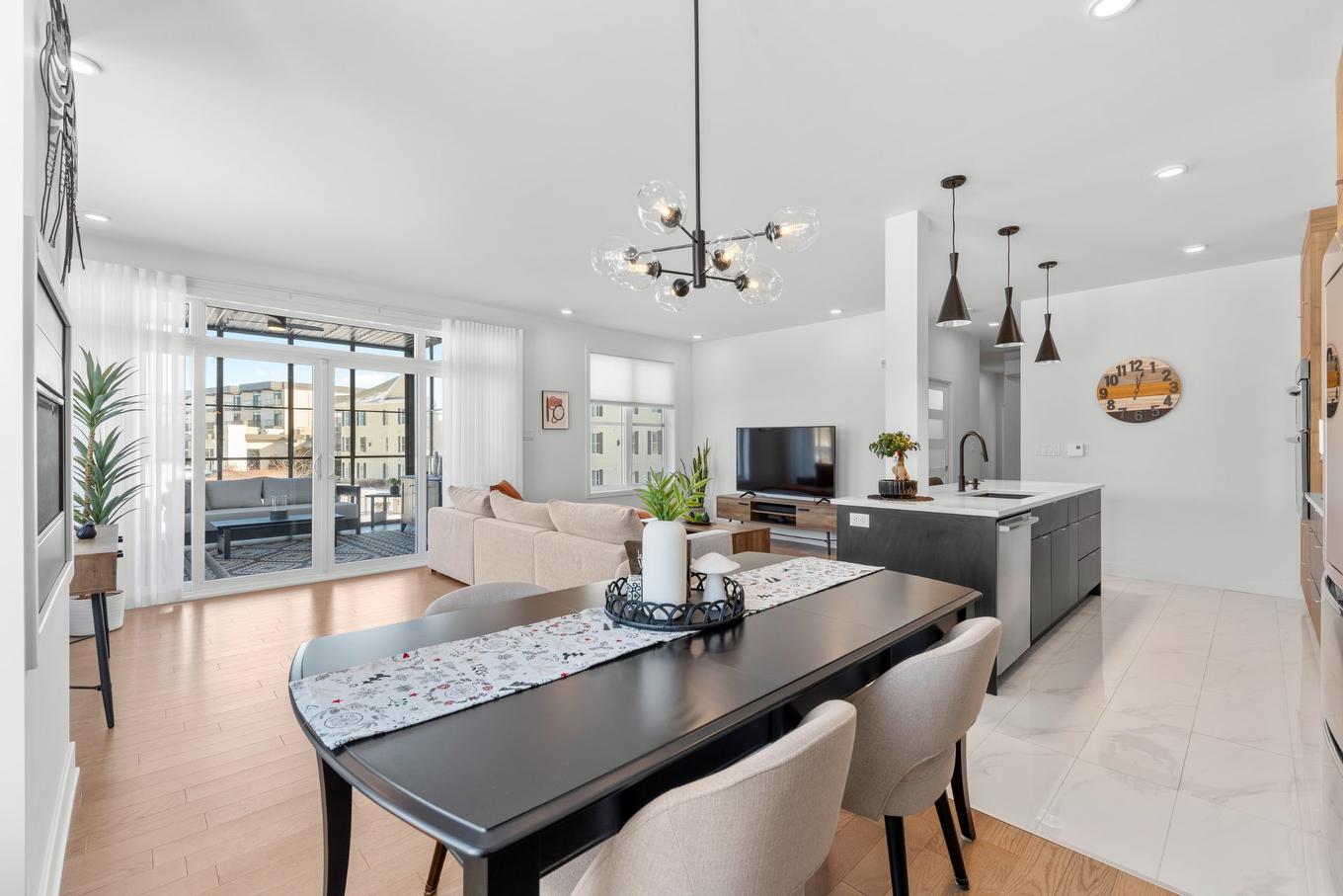 Vue d'ensemble - 201-180 34E Rue O., Venise-En-Québec, QC - Indoor Photo Showing Dining Room
