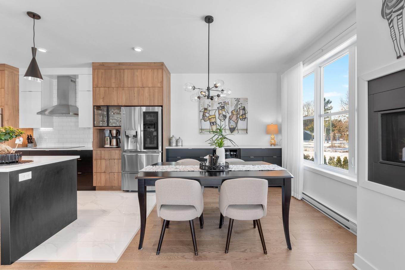 Salle à manger - 201-180 34E Rue O., Venise-En-Québec, QC - Indoor Photo Showing Dining Room