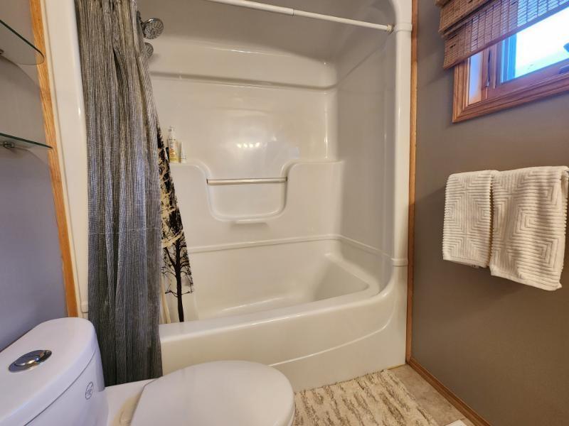 735 Porcupine Boulevard, Thunder Bay, ON - Indoor Photo Showing Bathroom