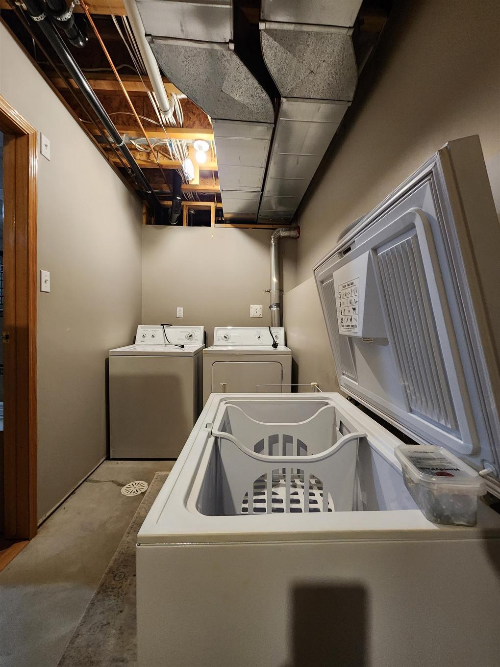 735 Porcupine Boulevard, Thunder Bay, ON - Indoor Photo Showing Laundry Room