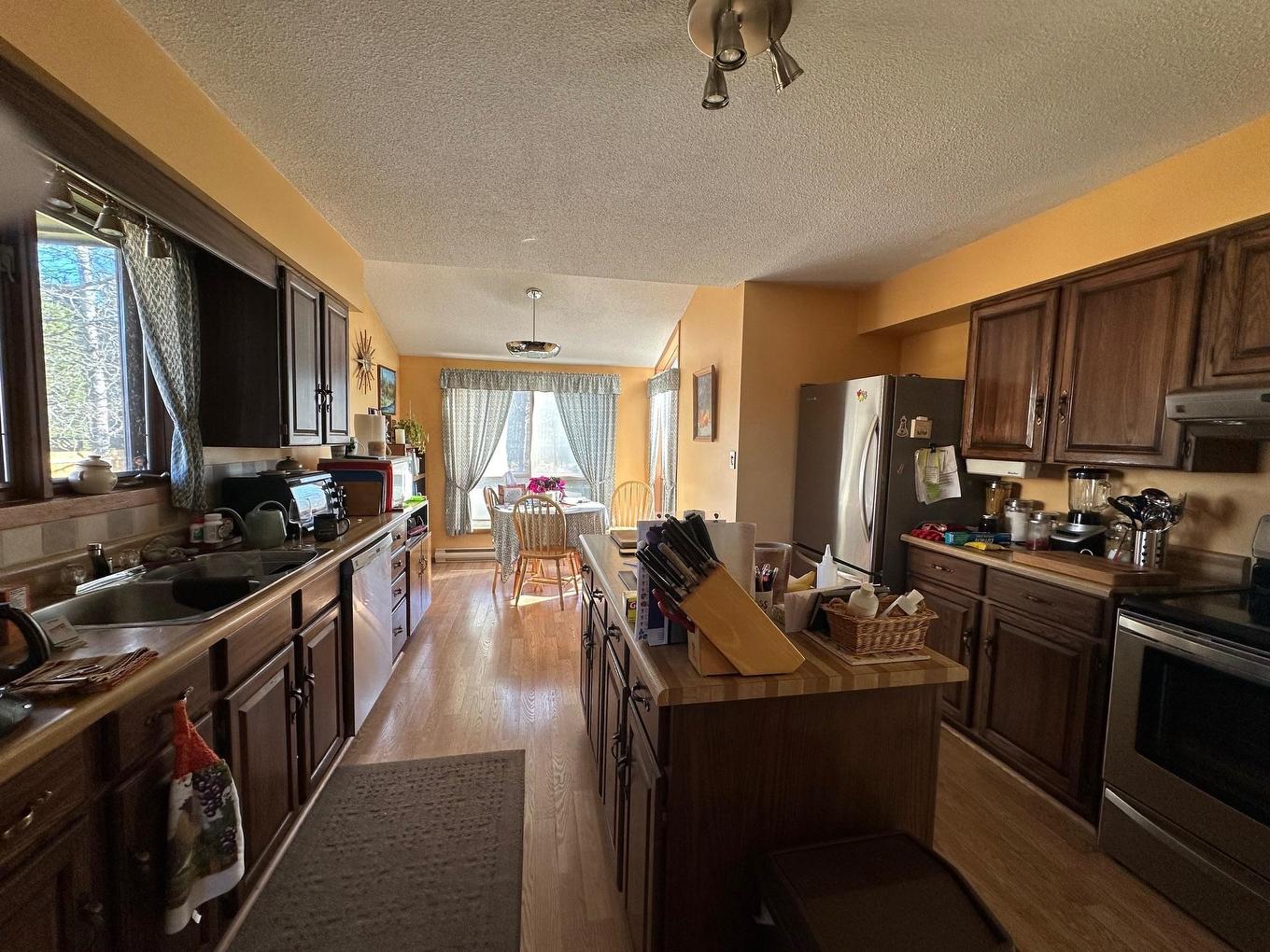 26 Southridge Crescent, Terrace Bay, ON - Indoor Photo Showing Kitchen With Double Sink