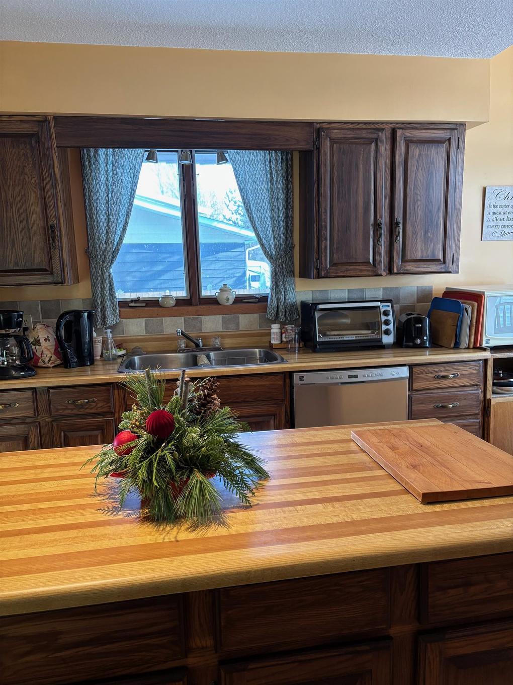26 Southridge Crescent, Terrace Bay, ON - Indoor Photo Showing Kitchen With Double Sink