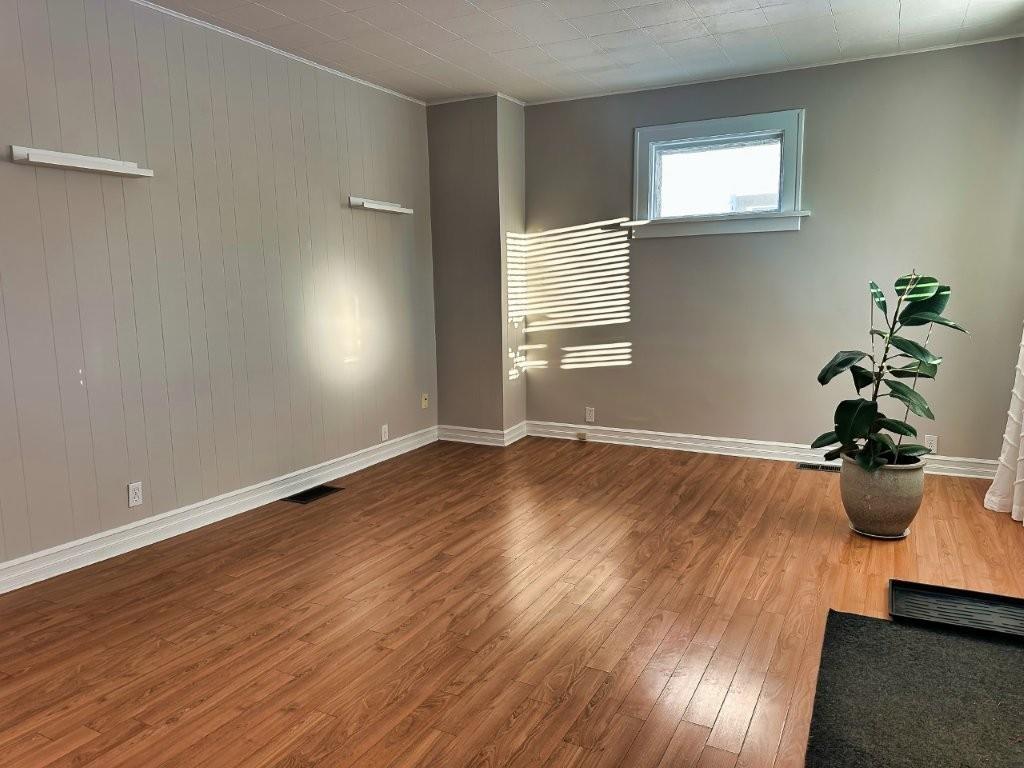 130 Pine Street, Thunder Bay, ON - Indoor Photo Showing Other Room