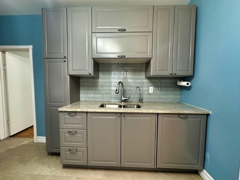 130 Pine Street, Thunder Bay, ON - Indoor Photo Showing Kitchen With Double Sink