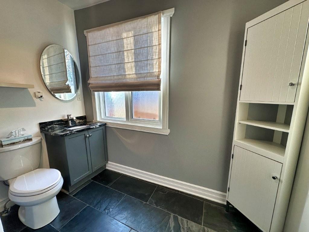 130 Pine Street, Thunder Bay, ON - Indoor Photo Showing Bathroom