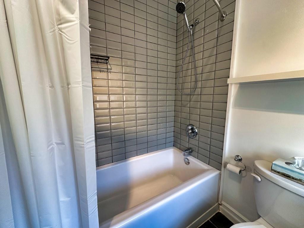 130 Pine Street, Thunder Bay, ON - Indoor Photo Showing Bathroom