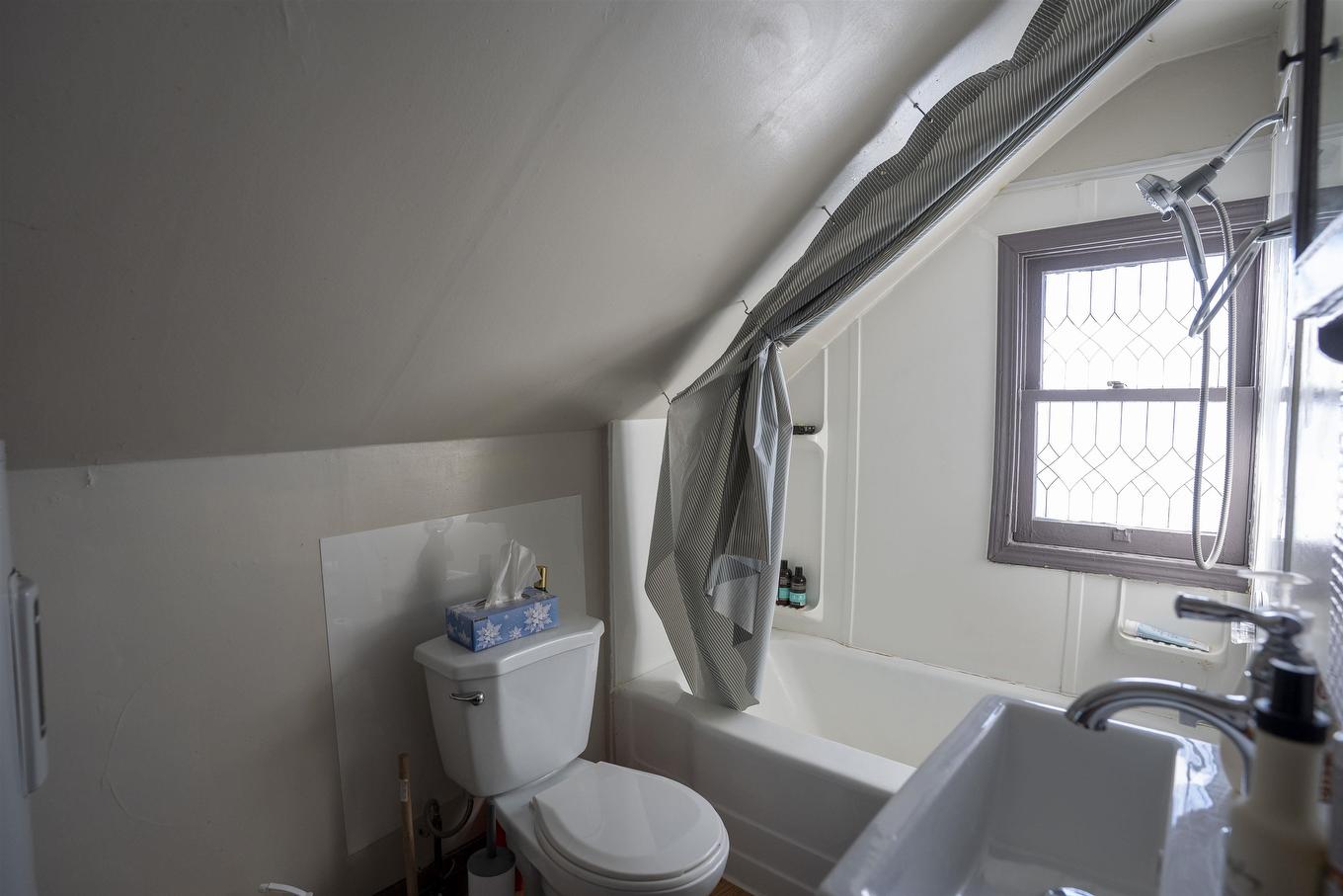 507 Van Norman Street, Thunder Bay, ON - Indoor Photo Showing Bathroom