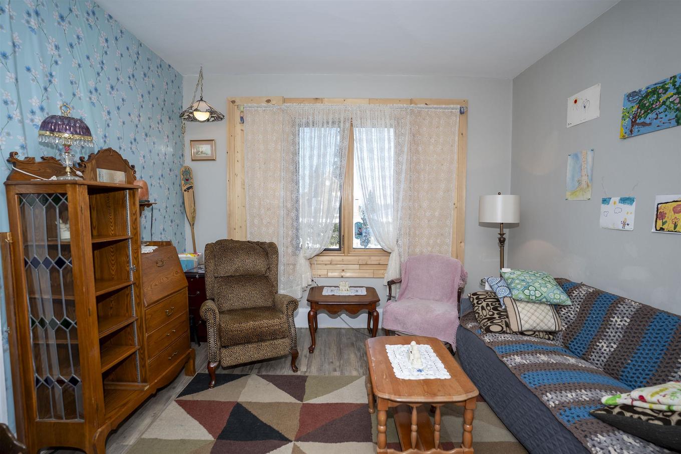 507 Van Norman Street, Thunder Bay, ON - Indoor Photo Showing Living Room