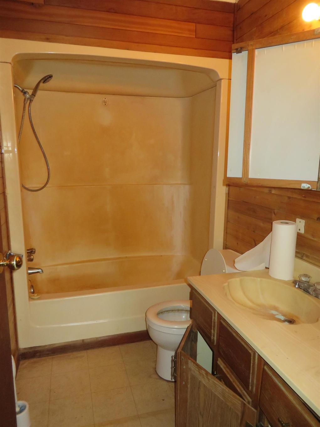 1441 Hwy 72, Sioux Lookout, ON - Indoor Photo Showing Bathroom