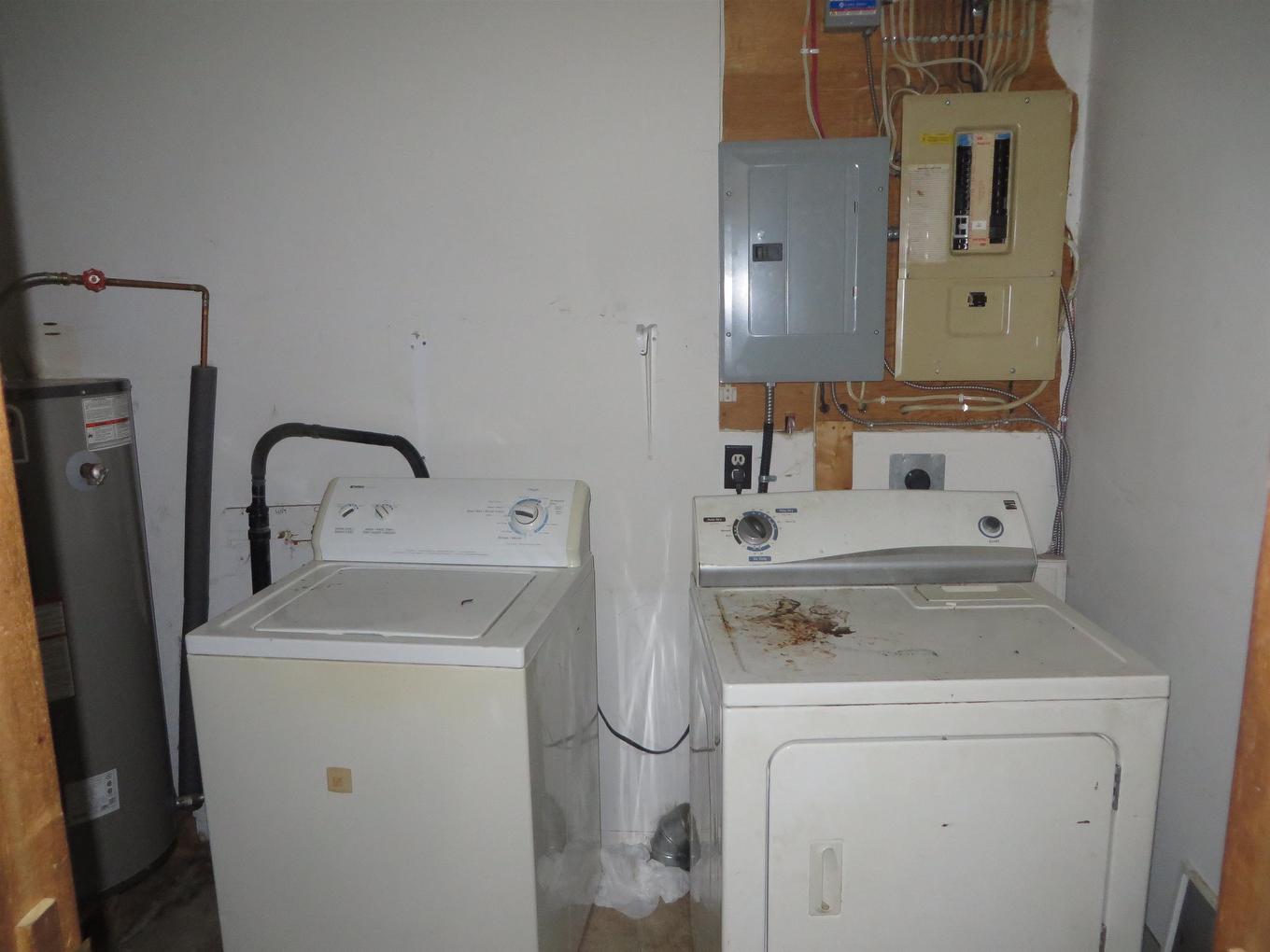 1441 Hwy 72, Sioux Lookout, ON - Indoor Photo Showing Laundry Room