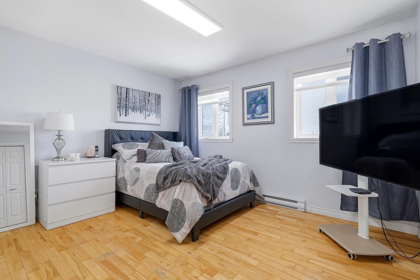 Primary bedroom - 5615 Av. Raoul, Longueuil (Saint-Hubert), QC - Indoor Photo Showing Bedroom