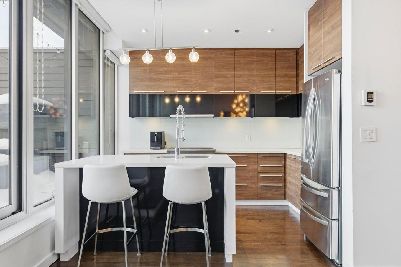 Cuisine - 704-90 Rue Prince, Montréal (Ville-Marie), QC - Indoor Photo Showing Kitchen With Upgraded Kitchen