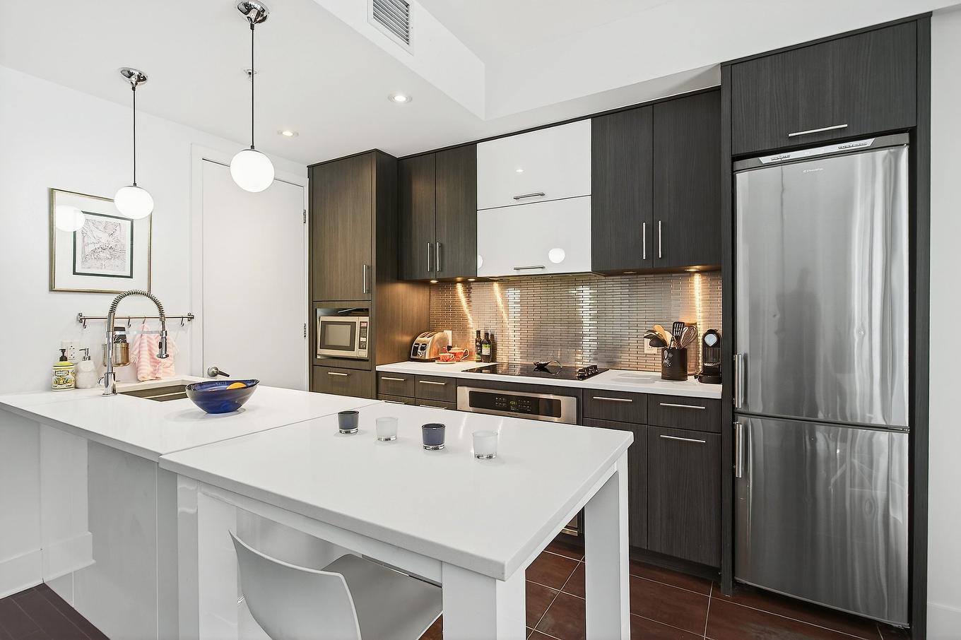 Cuisine - 107-901 Rue De La Commune E., Montréal (Ville-Marie), QC - Indoor Photo Showing Kitchen With Upgraded Kitchen