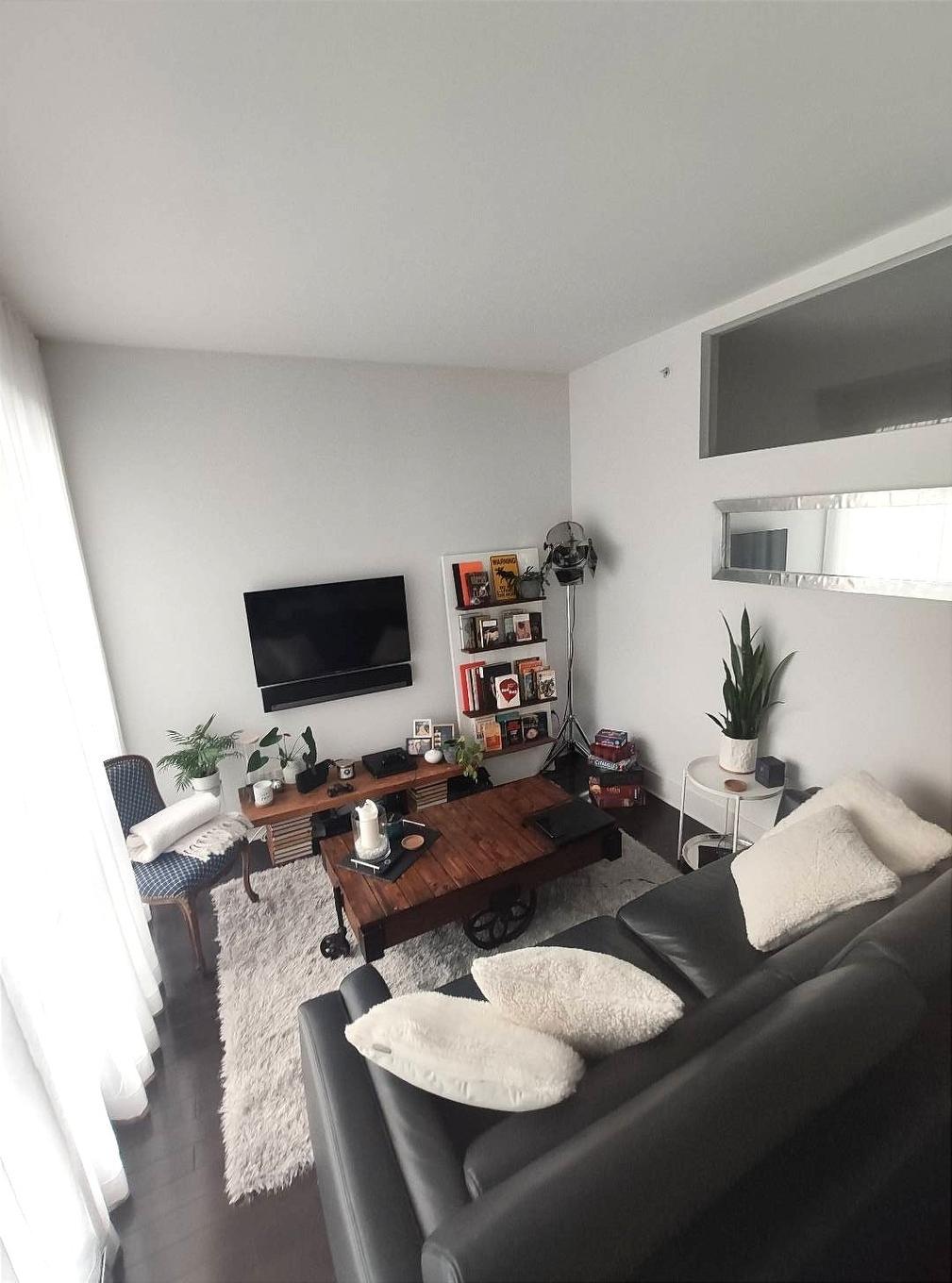 Salon - 107-901 Rue De La Commune E., Montréal (Ville-Marie), QC - Indoor Photo Showing Living Room