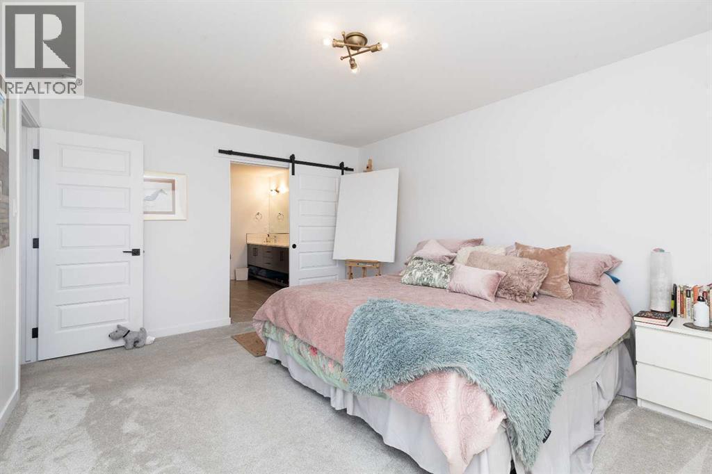 308 Grassland Boulevard W, Lethbridge, AB - Indoor Photo Showing Bedroom