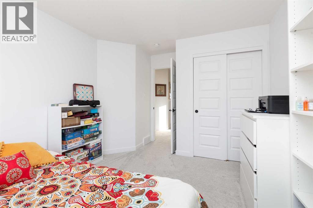 308 Grassland Boulevard W, Lethbridge, AB - Indoor Photo Showing Bedroom