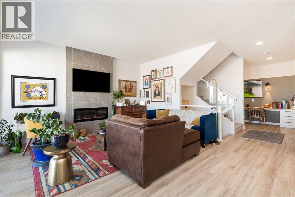 308 Grassland Boulevard W, Lethbridge, AB - Indoor Photo Showing Living Room With Fireplace