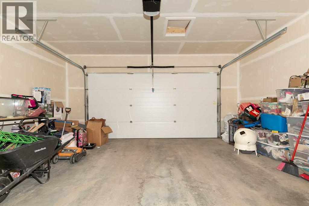 308 Grassland Boulevard W, Lethbridge, AB - Indoor Photo Showing Garage
