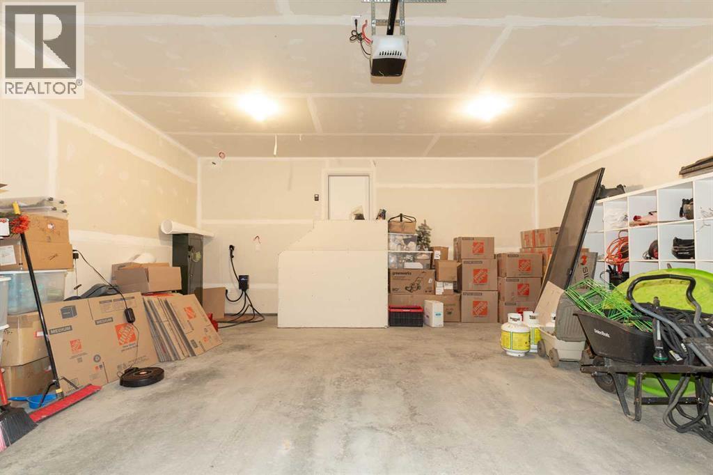 308 Grassland Boulevard W, Lethbridge, AB - Indoor Photo Showing Garage