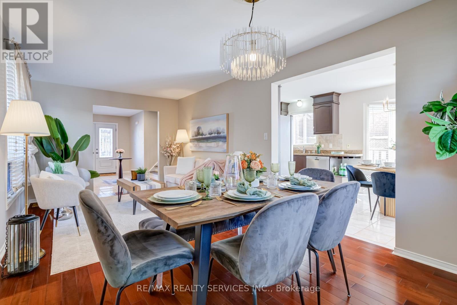 15 Claudette Gate, Hamilton, ON - Indoor Photo Showing Dining Room