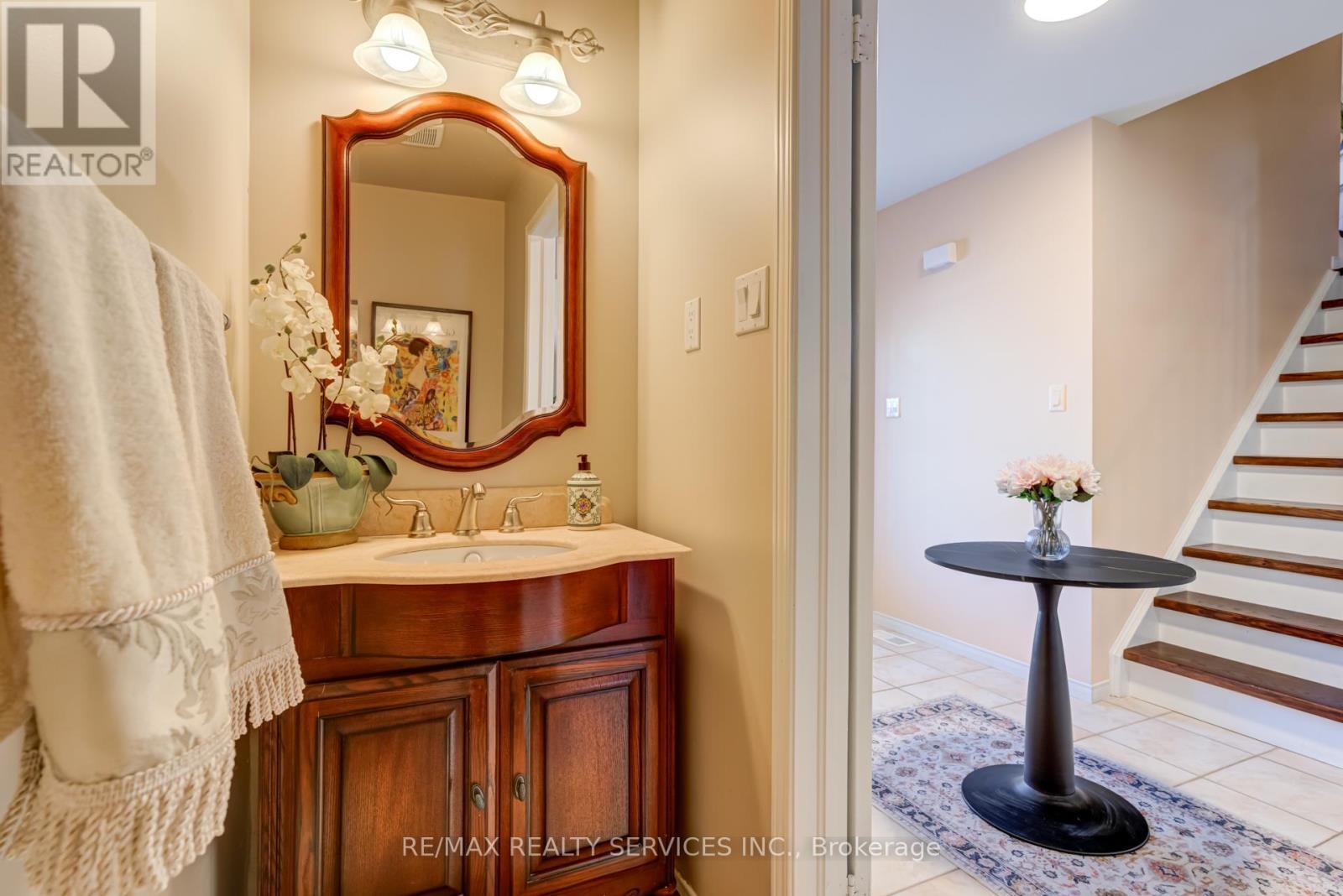 15 Claudette Gate, Hamilton, ON - Indoor Photo Showing Bathroom