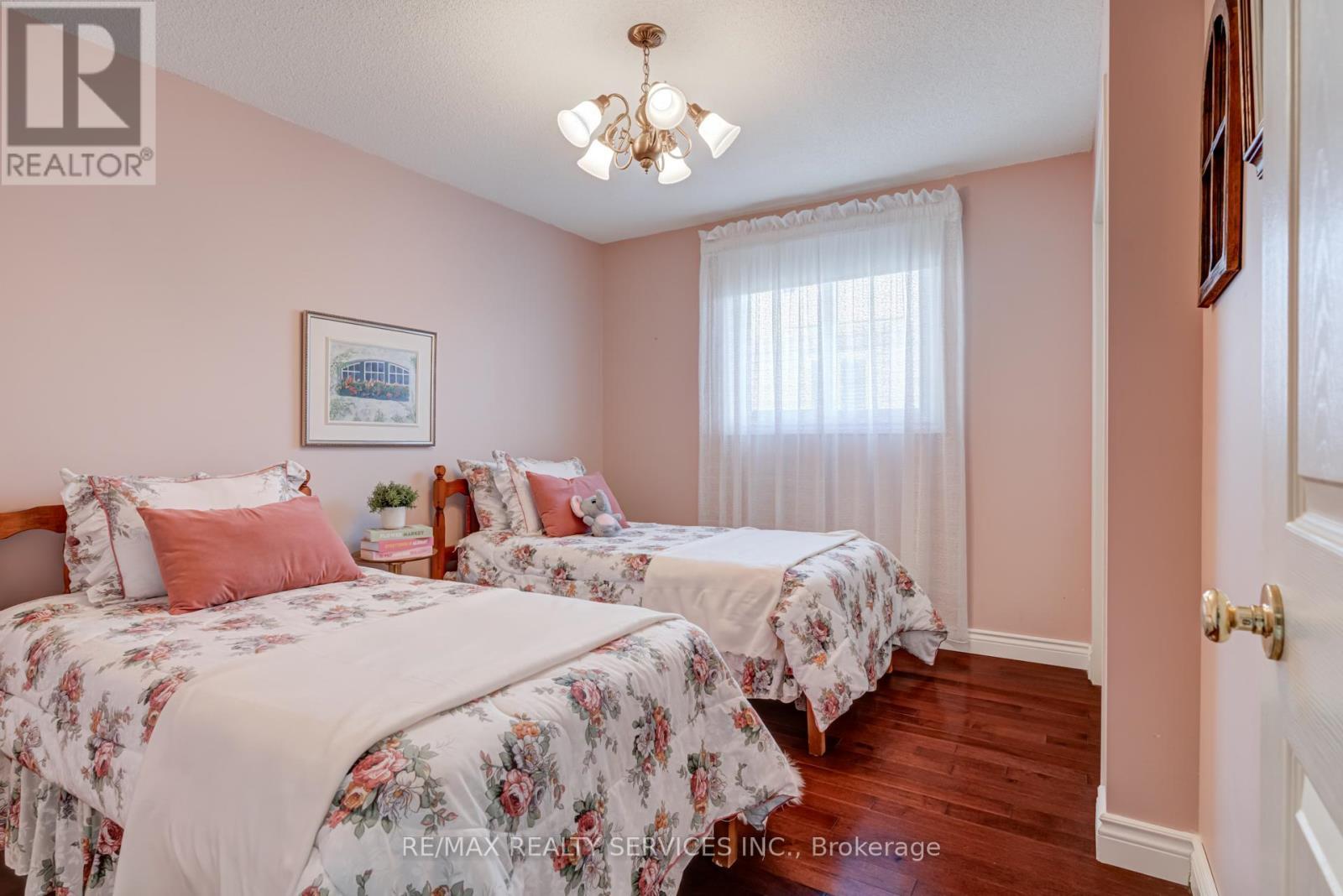 15 Claudette Gate, Hamilton, ON - Indoor Photo Showing Bedroom