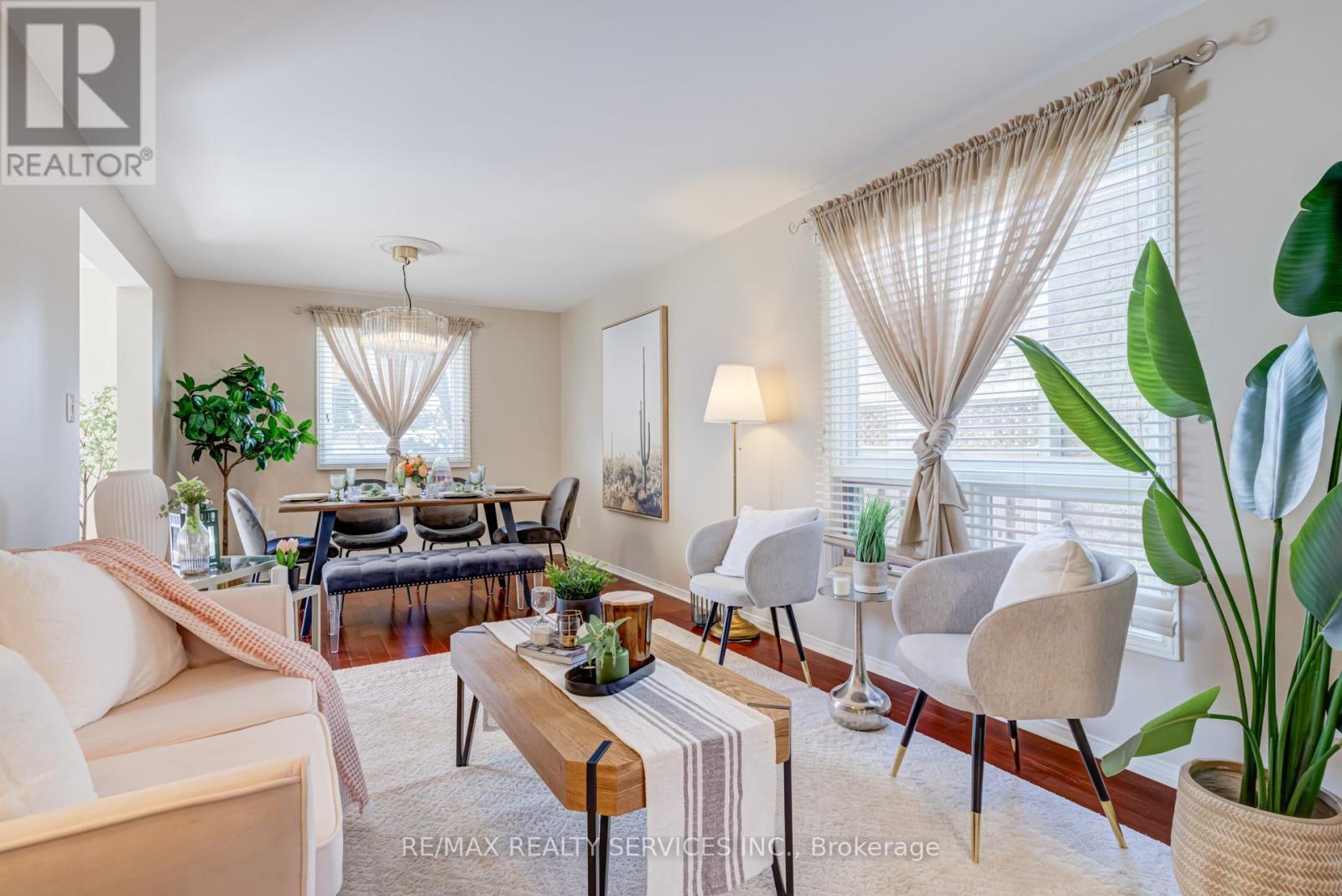 15 Claudette Gate, Hamilton, ON - Indoor Photo Showing Living Room