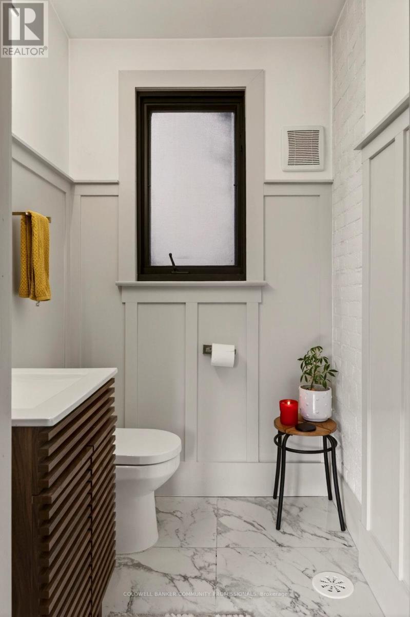 104 Garfield Avenue S, Hamilton, ON - Indoor Photo Showing Bathroom