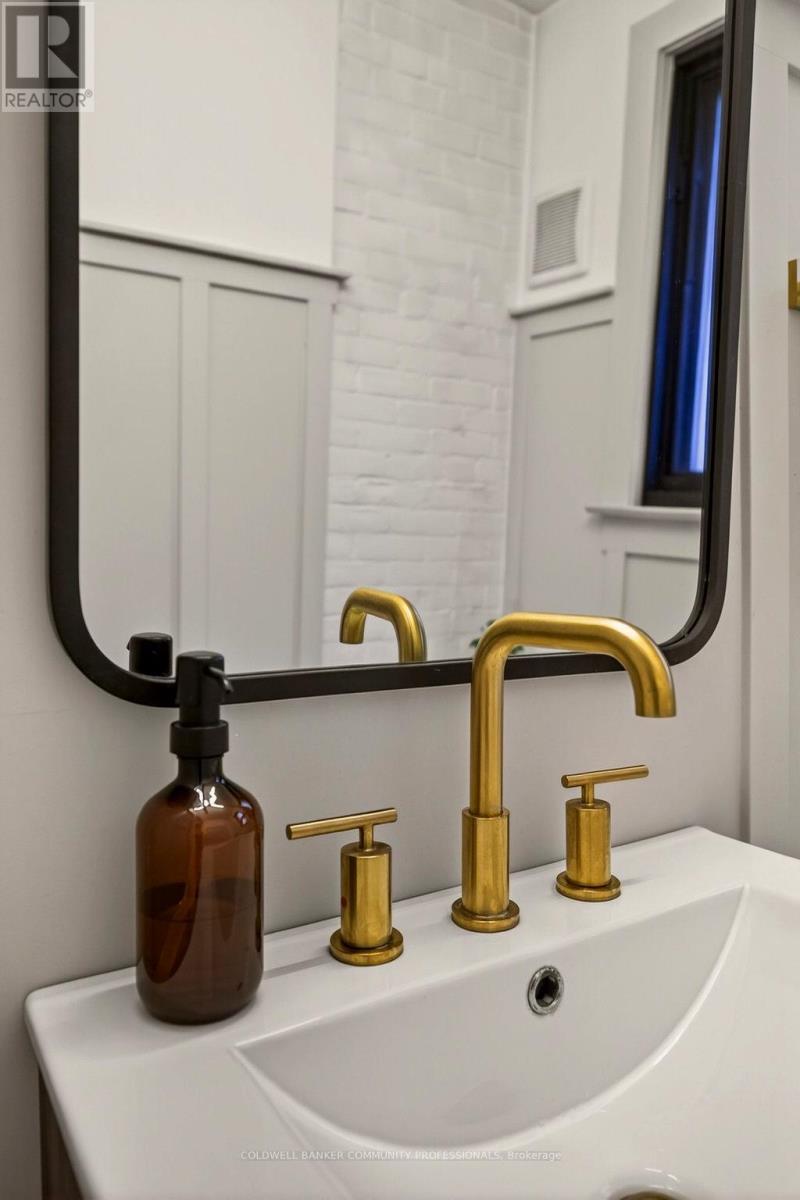 104 Garfield Avenue S, Hamilton, ON - Indoor