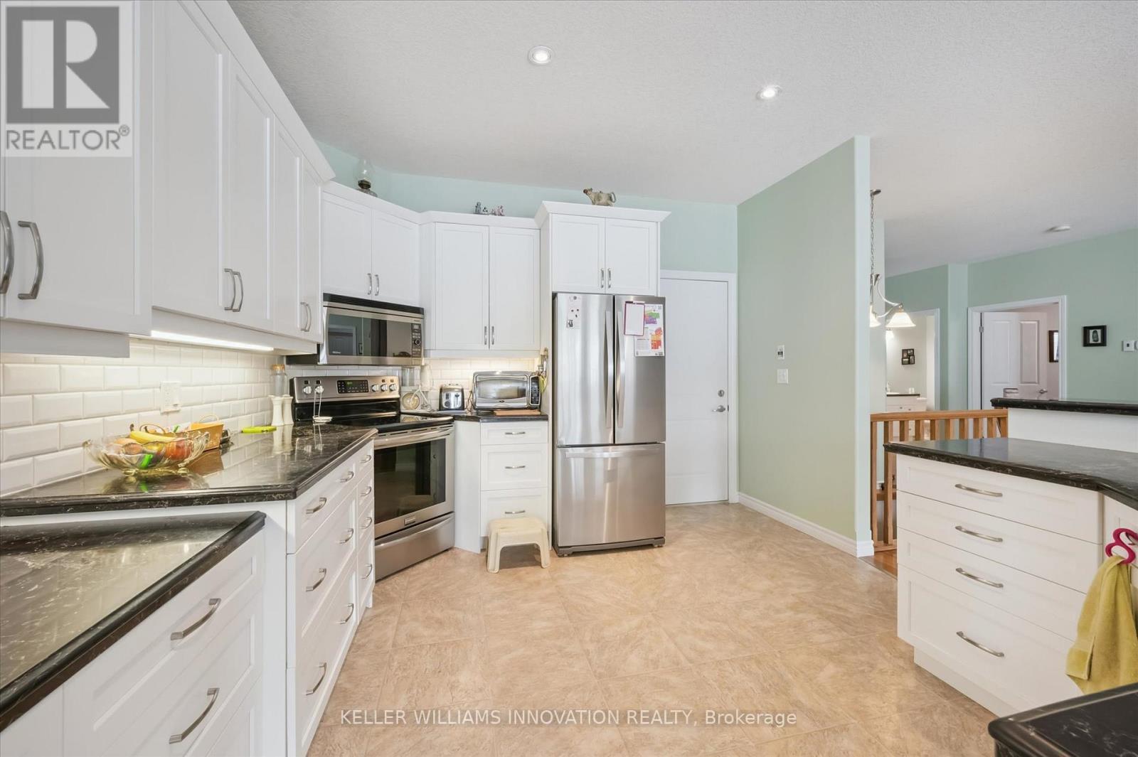 495 Alan Crescent, Woodstock, ON - Indoor Photo Showing Kitchen