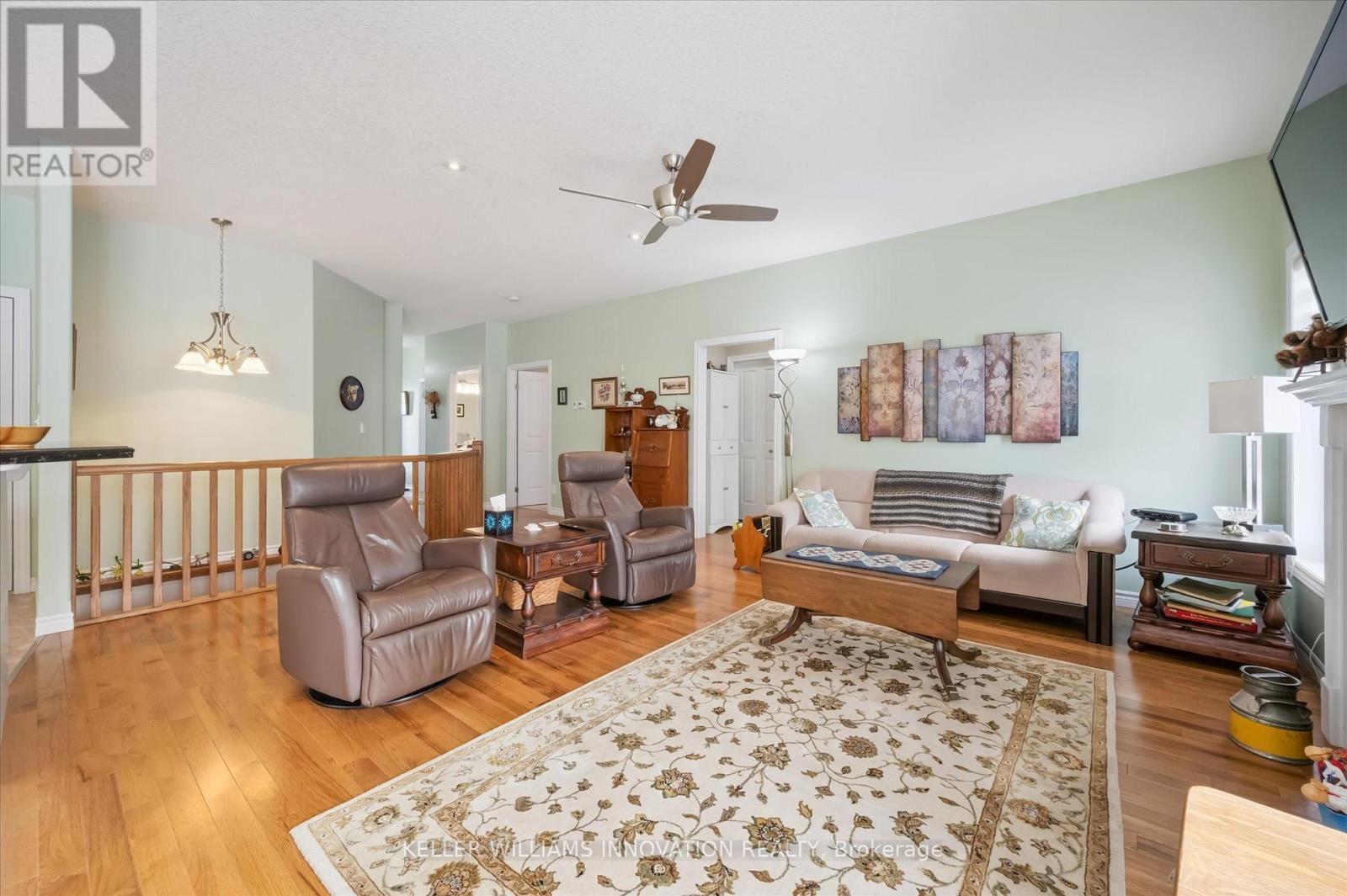 495 Alan Crescent, Woodstock, ON - Indoor Photo Showing Living Room