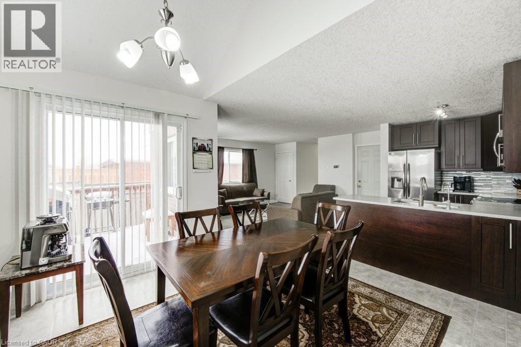 Dining area featuring a chandelier and a textured ceiling - 711 Southwood Way, Woodstock, ON - Indoor Photo Showing Dining Room